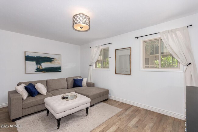 Building Photo - 8490 E Chaparral Rd