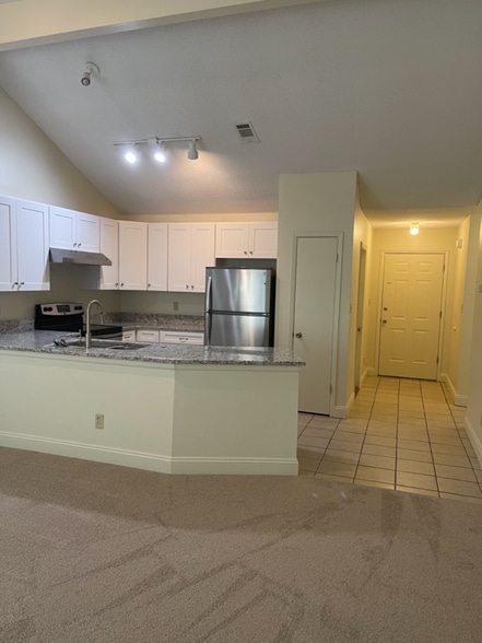 Building Photo - 3027 Yorktown Cir