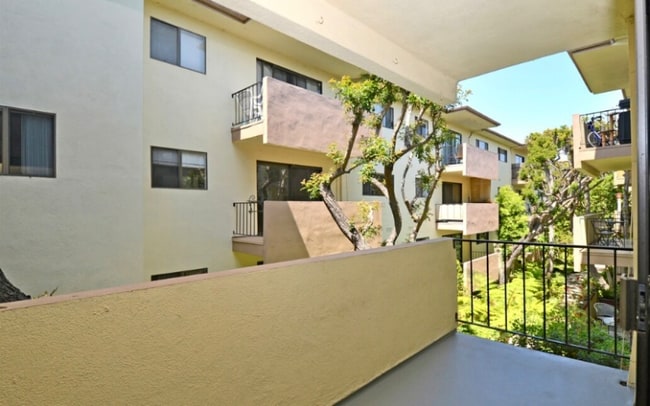 Building Photo - 5000 S Centinela Ave