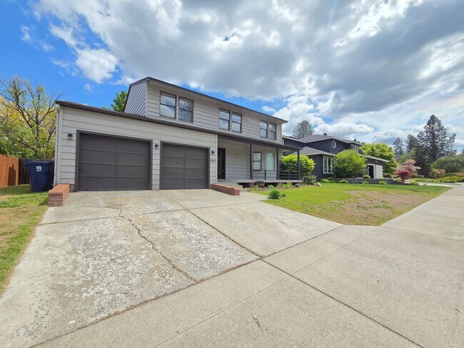 Building Photo - $3,050 - 4 Bed / 2.5 Bath Beautiful Home in Upper South Hill
