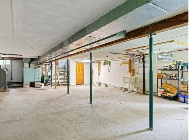 Building Photo - 37 Mary's Ln