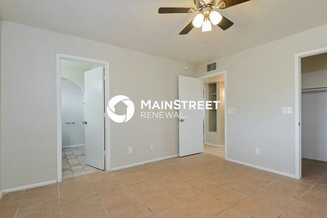 Building Photo - 3 Bedroom Pet-Friendly Home in Tucson, AZ with Main Street Renewal
