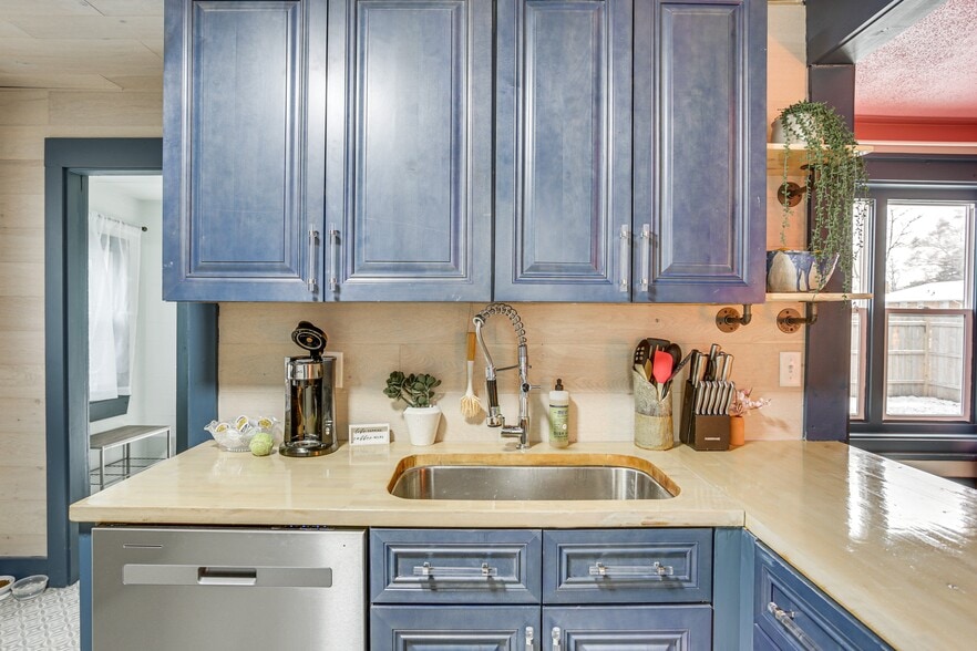 Kitchen - 4848 N 6th St