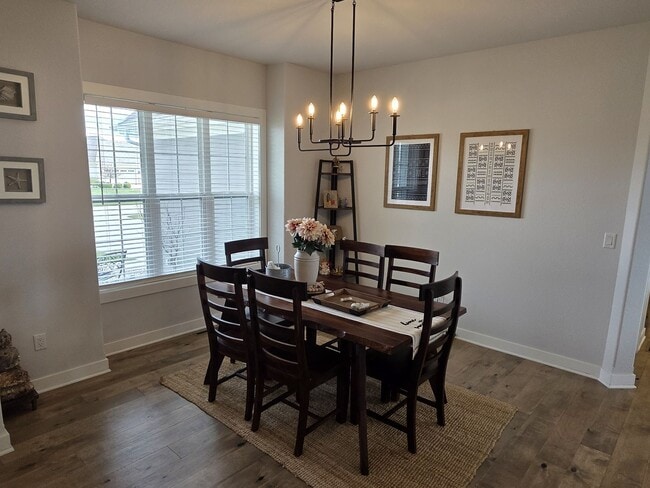 Building Photo - 5 bedroom Pewaukee home in Broken Hill