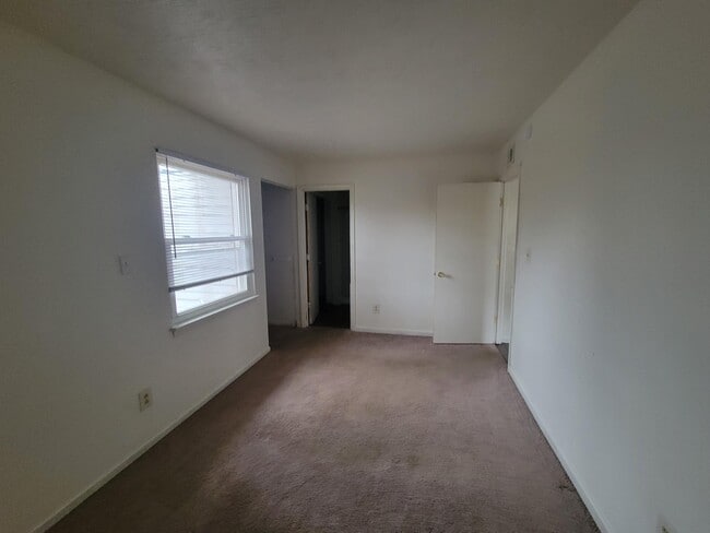 Building Photo - 3962 Northampton Dr