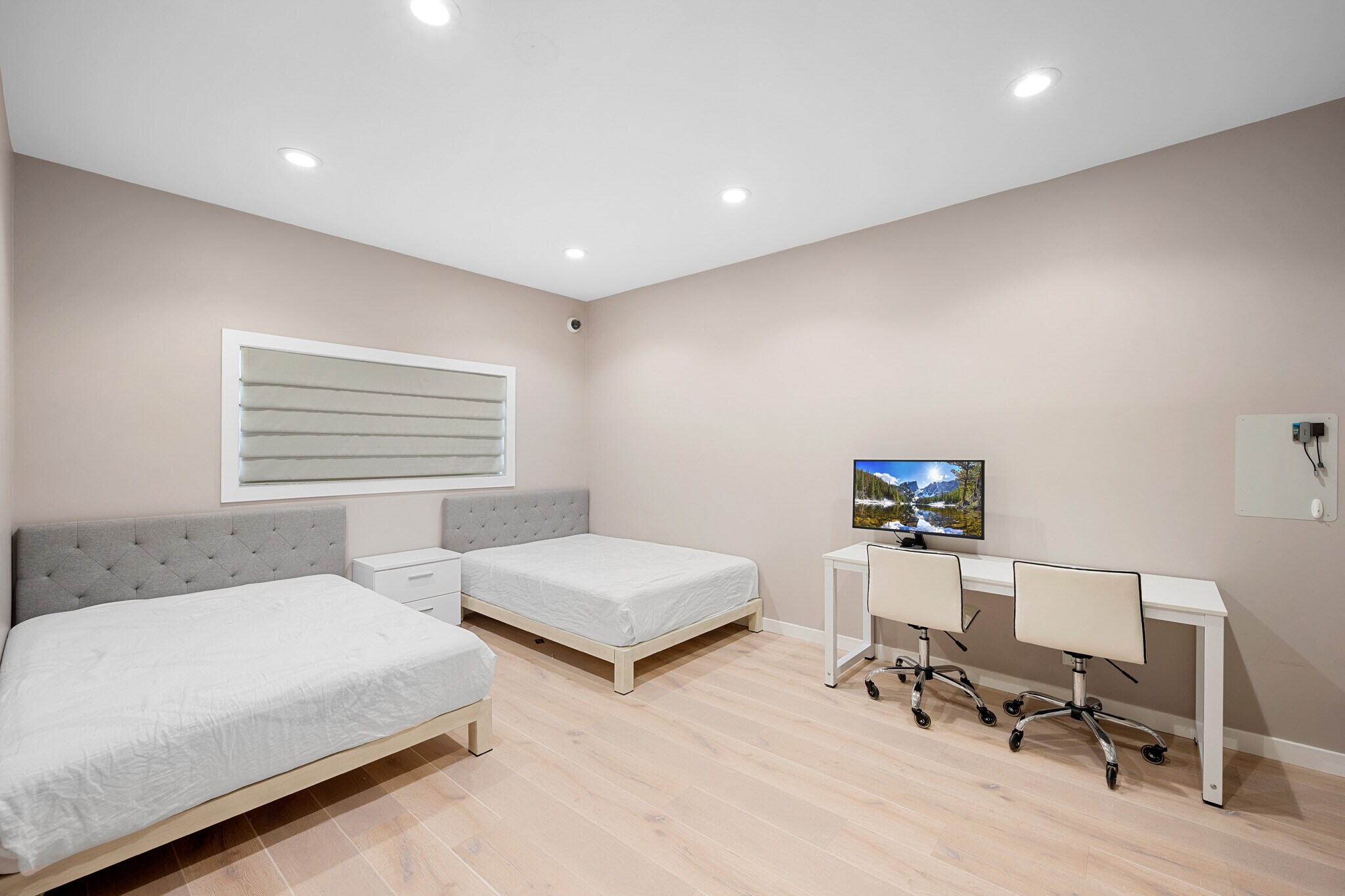 Building Photo - 3331 Oakmont View Dr