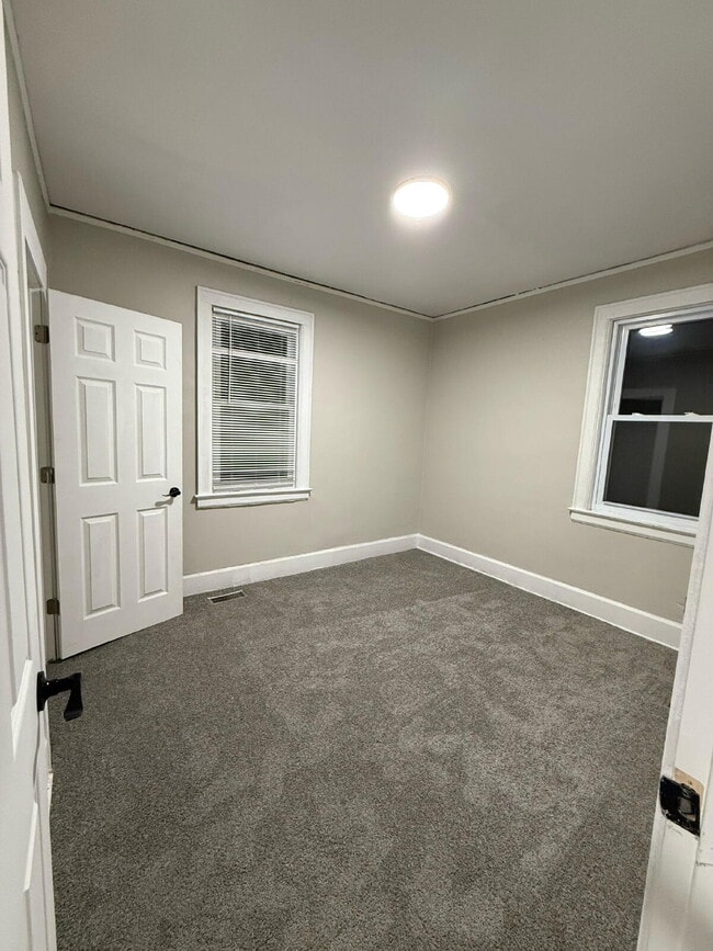 Building Photo - Bright & Cozy 3-Bed Duplex for Rent in Detroit