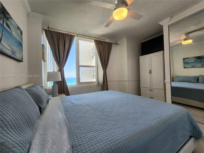 Building Photo - 3505 S Ocean Dr