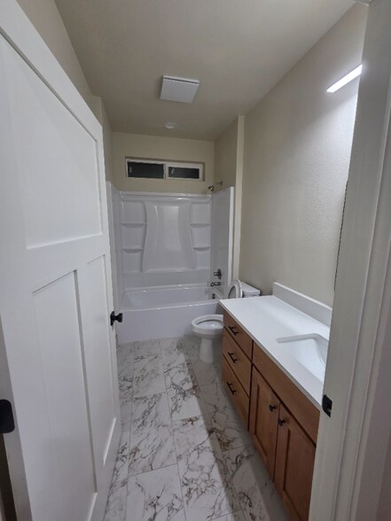 Building Photo - 27908 U St