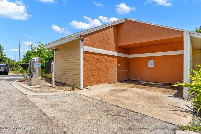Building Photo - 225 S Tropical Trail