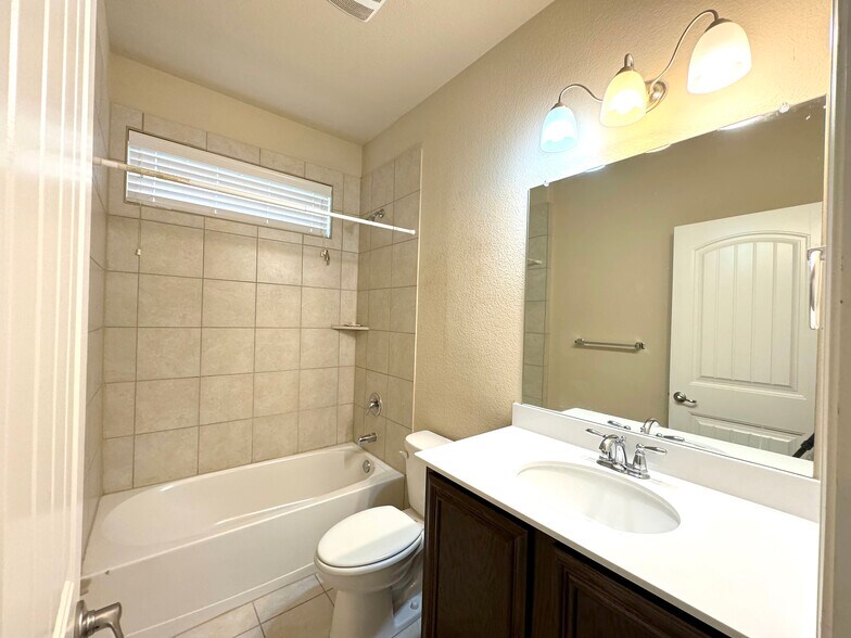 Building Photo - 4822 Clamdigger Way