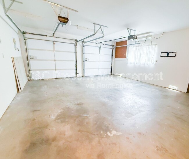 Building Photo - 9220 Canyon Oak Rd