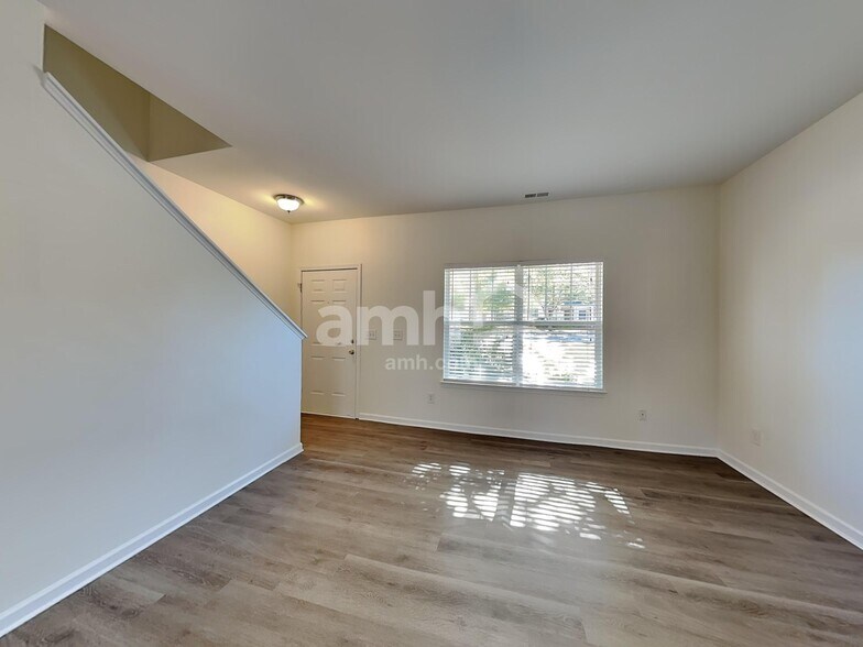 Building Photo - 2101 Trace Creek Dr