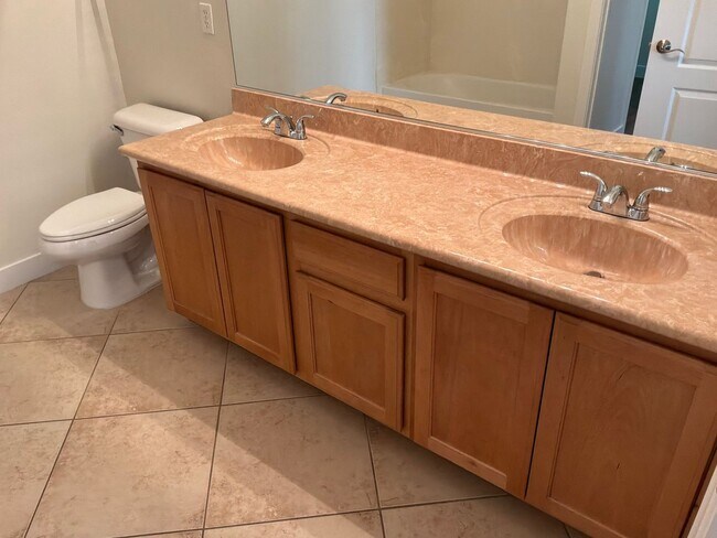 Building Photo - 2 bedroom 2 bathroom Condo