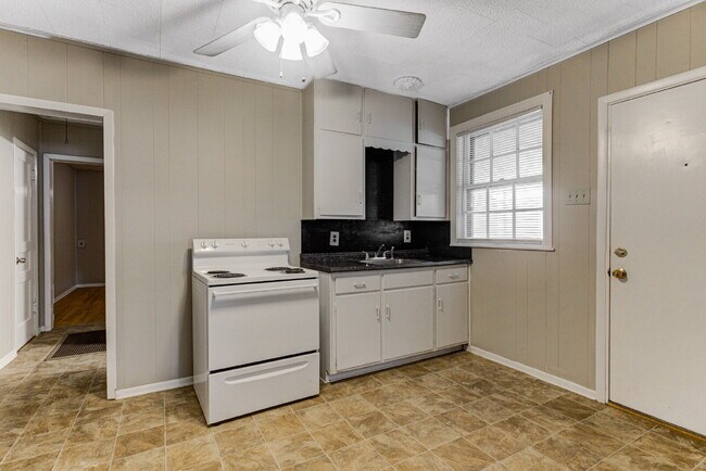 Building Photo - Midtown 1BR with appliances included