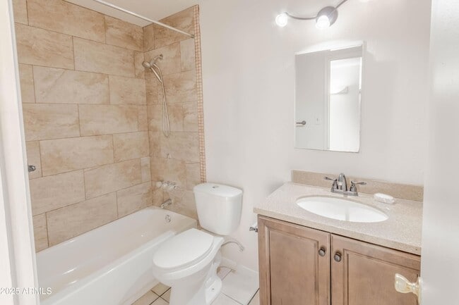 Building Photo - 7013 E Loma Land Dr