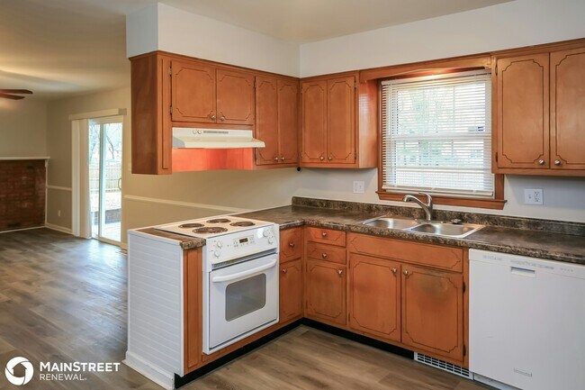 Building Photo - 1131 W 73rd St