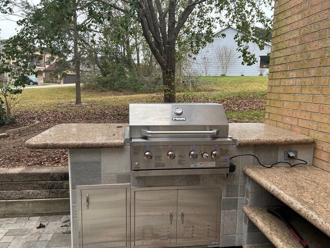 Building Photo - 112 Harbour Town Dr