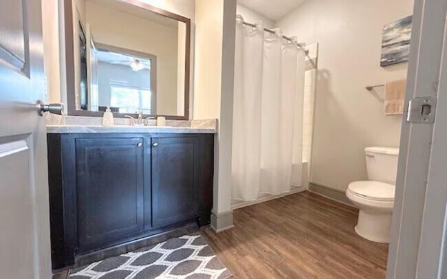 Building Photo - 900 Venue Wy