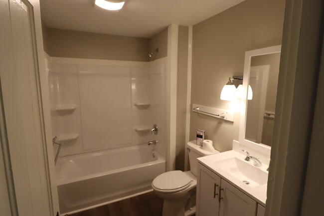 Building Photo - Large Updated 4 Bedroom Single Family Home