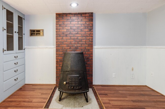 Building Photo - 564 E 700 N