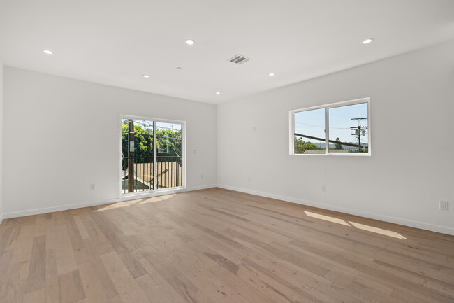 Building Photo - 3564- 3566 Eagle Rock Blvd Los Angeles, CA...