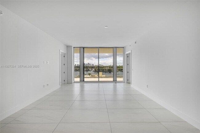 Building Photo - 153 N Seabreeze Blvd