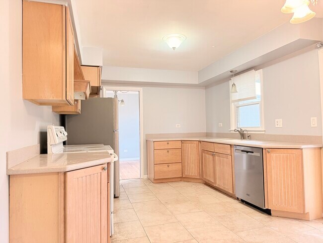 Building Photo - 724 Burning Tree Ln