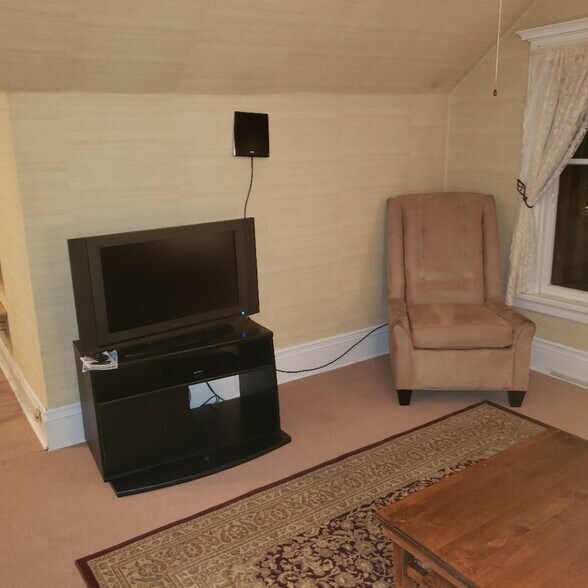 Building Photo - 1405 W 9th Ave