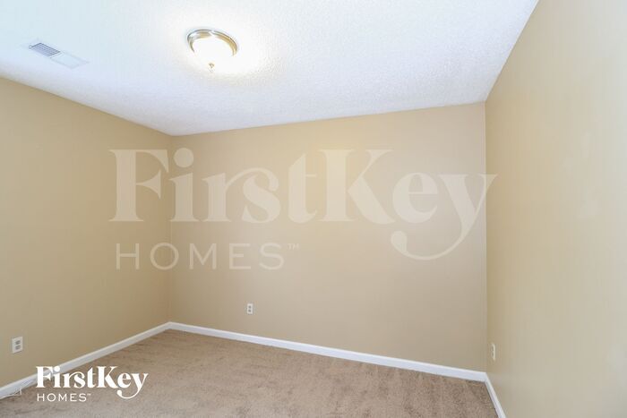 Building Photo - 9330 Sarsen Dr