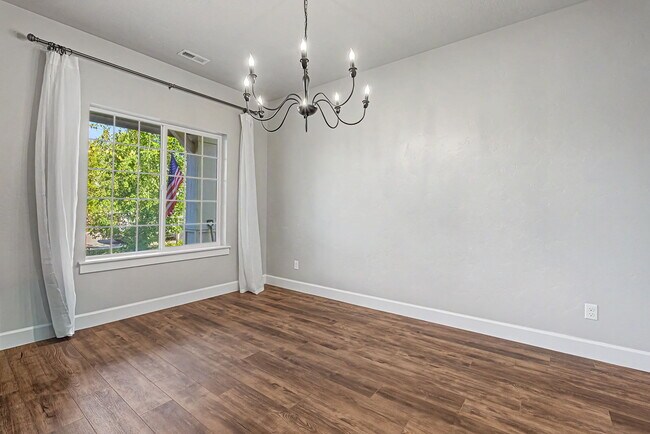Building Photo - 5140 N Elmstone Ave