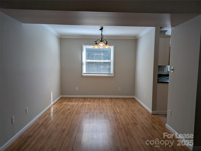 Building Photo - 5823 Rimerton Dr