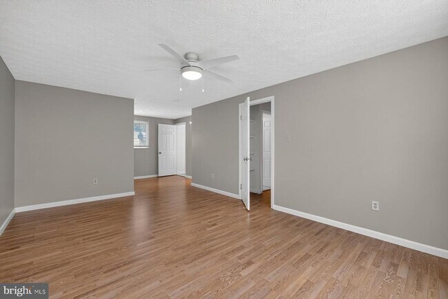 Building Photo - 4009 Shallow Brook Ln