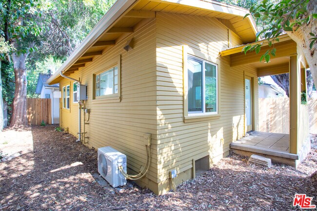 Building Photo - 125 Hackett Pl