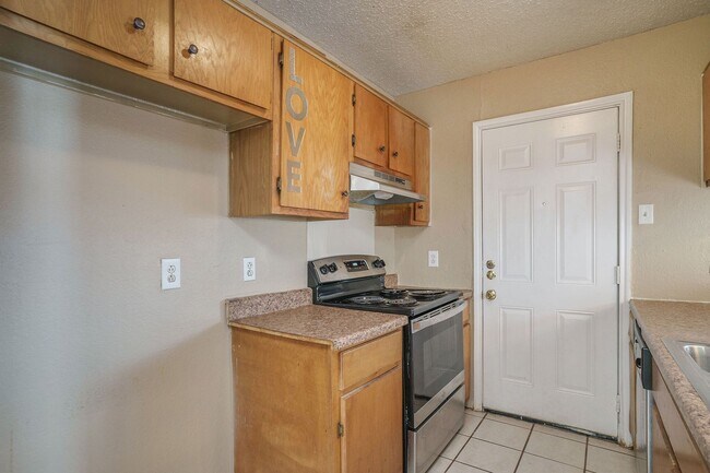 Building Photo - Charming 3-1-1 in S Dallas