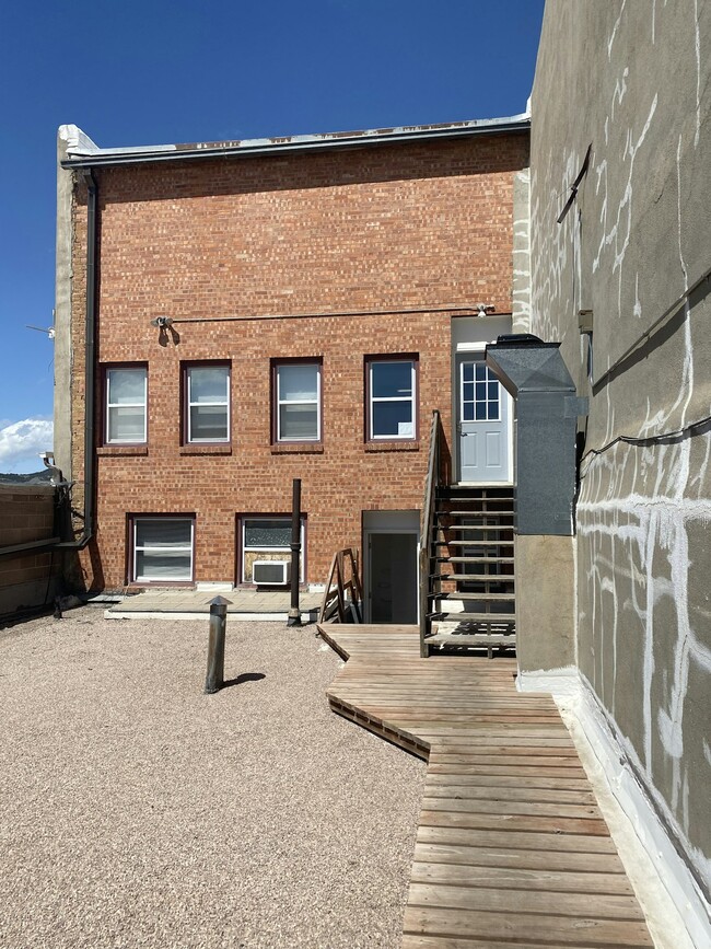 Building Photo - 609 St Joseph St