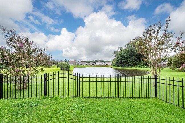 Building Photo - 4 Bedroom, 2.5 Bathroom Home in Reminisce ...