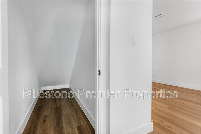 Building Photo - 820 Sunflower Trl