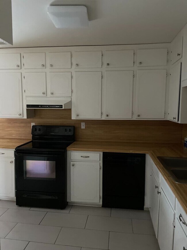 Building Photo - 3205 Bistineau Dr