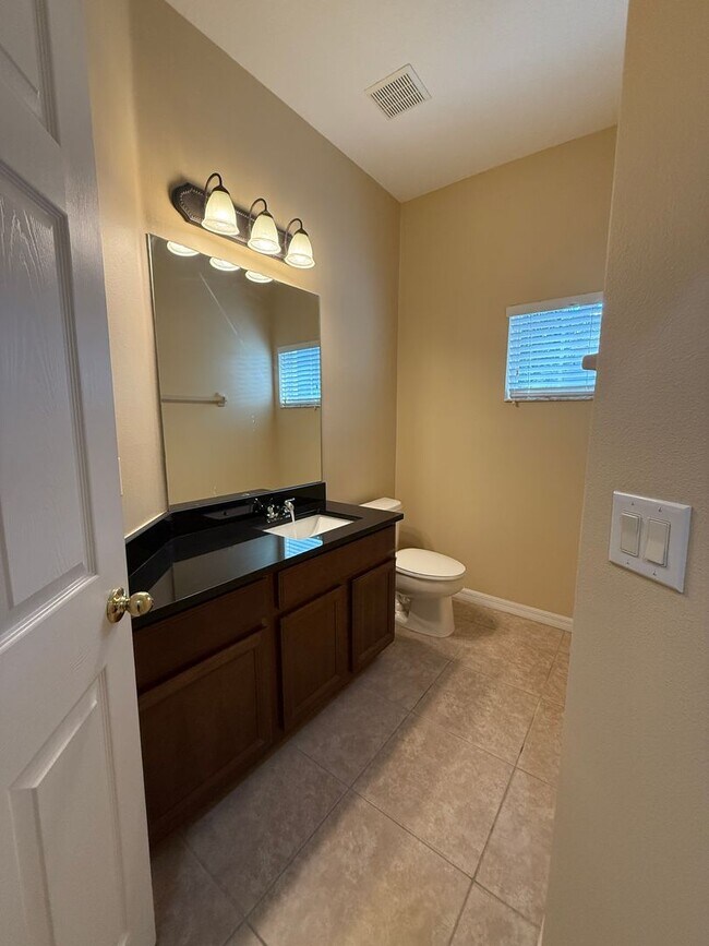 Building Photo - 3/2.5 townhome in Sanford! AVAILABLE MARCH 16th!