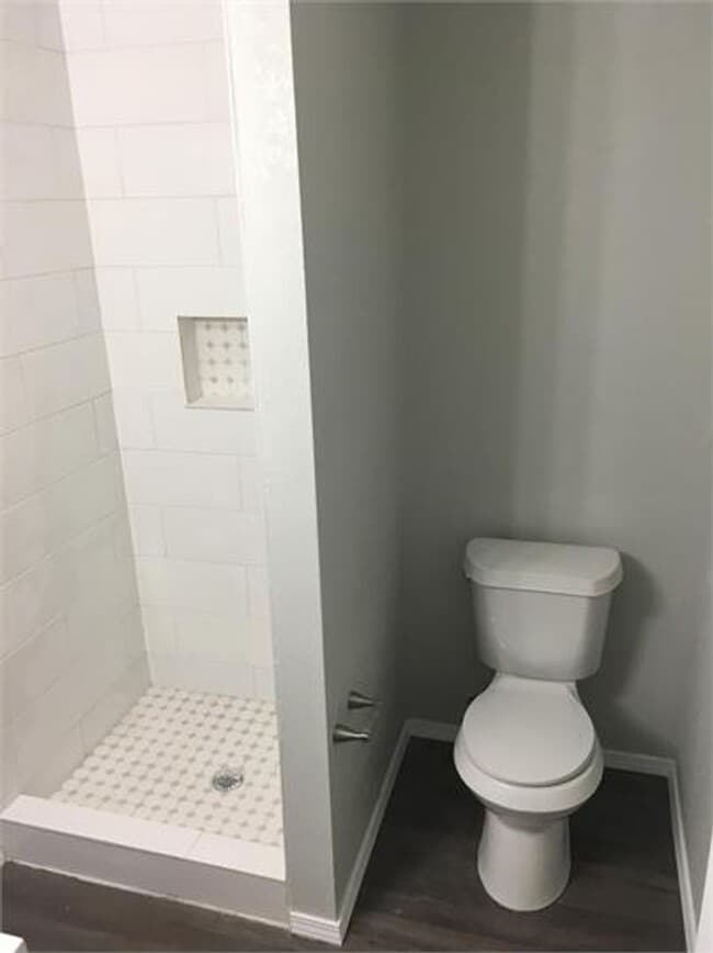 Building Photo - Large Canyon Home