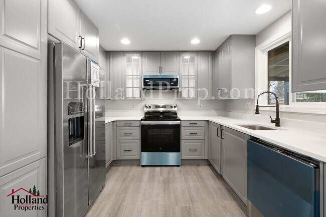 Building Photo - Fully Renovated 4-Bedroom Home with Shop, RV Parking & Expansive Yard – Oregon City