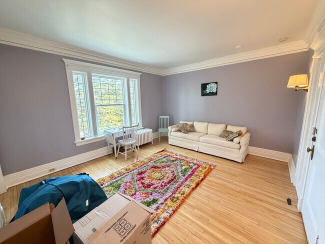 Building Photo - Beautiful 4 Bedroom/2 Bathroom Second Floor Apartment in East Duluth Mansion with Utilities Inclu...