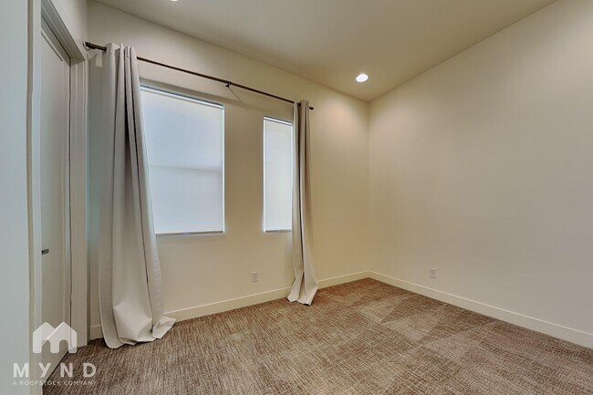 Building Photo - 6807 E Orion Dr