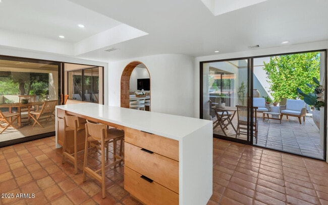 Building Photo - 9447 E Calle De Valle Dr