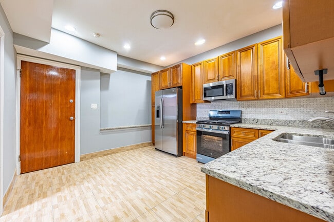 Building Photo - 2242 N Western Ave