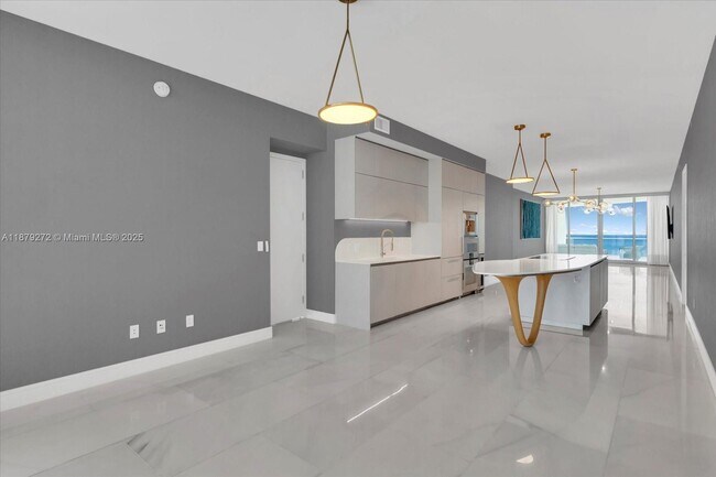 Building Photo - 16901 Collins Ave