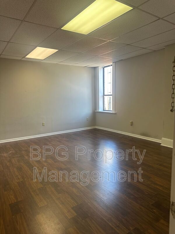 Building Photo - 95 N Main St