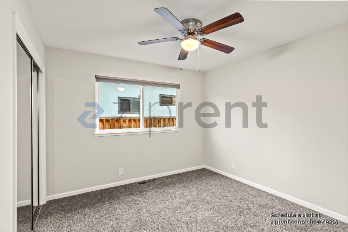 Building Photo - Unit