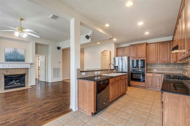 Building Photo - 6604 Trenton Lake Ln